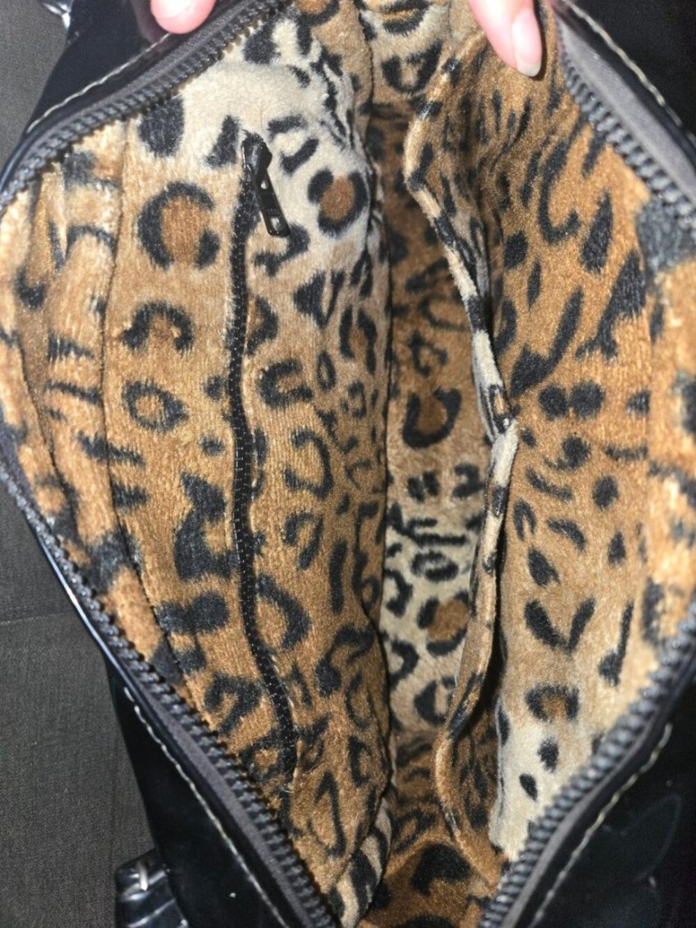 Trophy Queen Leopard Lincoln Purse - Picture 5 of 6